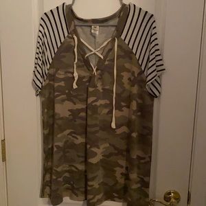 See in love camo/striped top